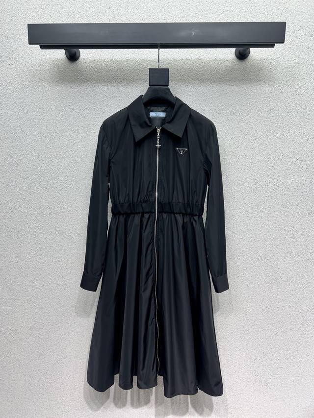 p's classic triangle logo nylon dress has a handsome and stylish American sports