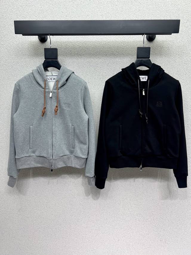 Loewe hooded casual jacket is versatile and suitable for everyone. Simple, adva
