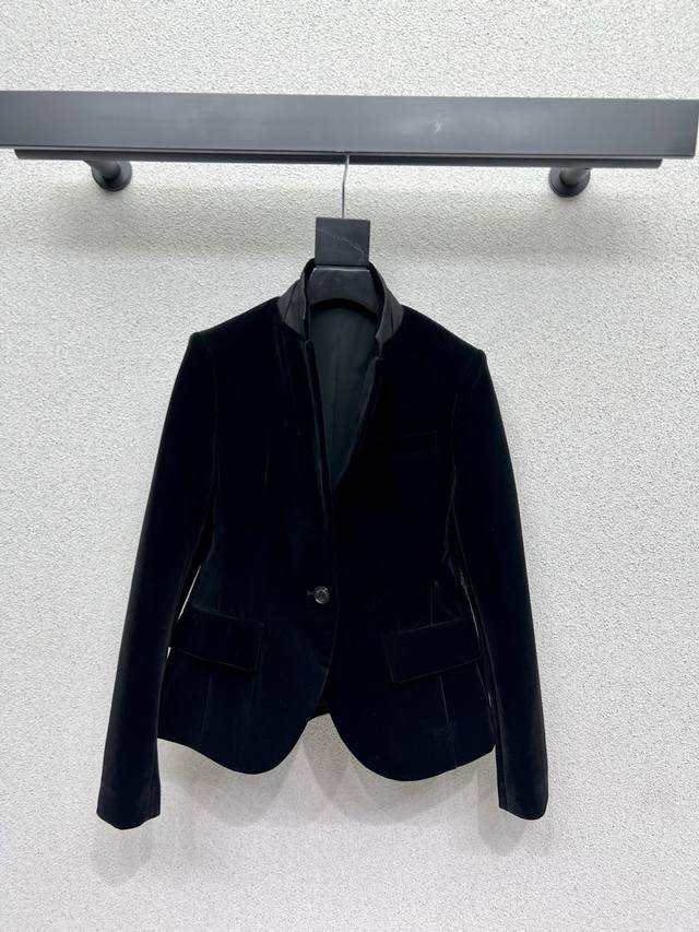 D's velvet suit jacket is neat and stylish, recommended for daily wear, with a s