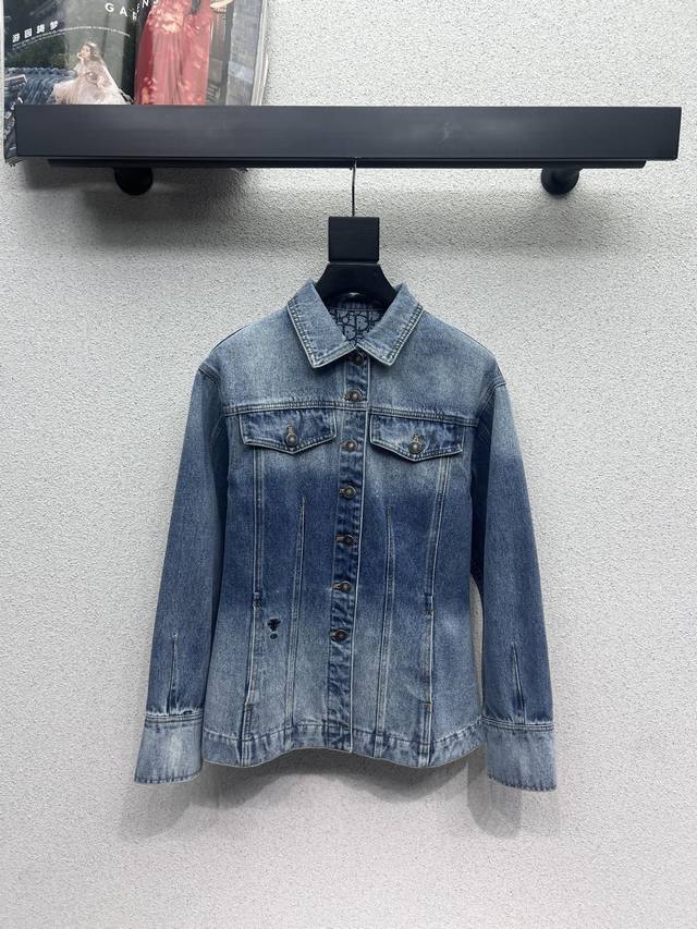 D's Little Bee Waist Denim Jacket with Retro Washing Technology is Versatile and