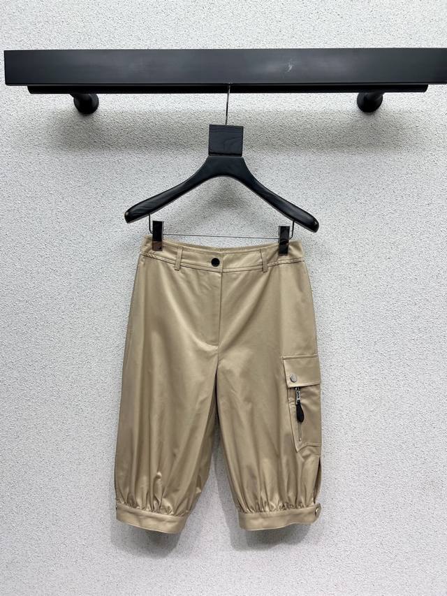 D's khaki shorts are neat, stylish and stylish. Recommended for daily wear. Deta