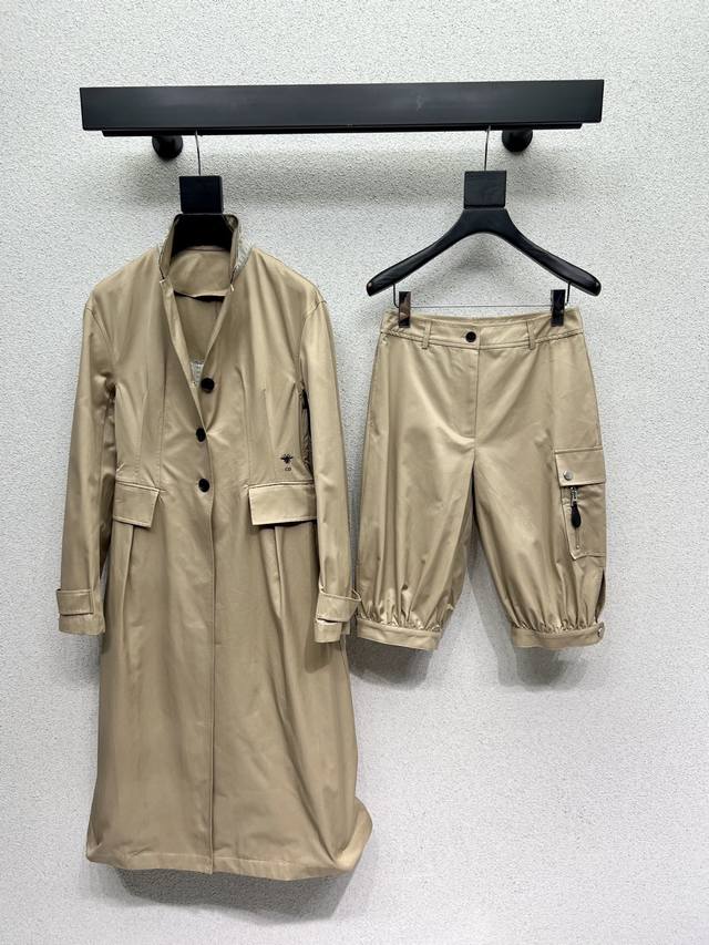 D's Little Bee Long Khaki Suit Jacket is neat and stylish for daily wear. Recomm