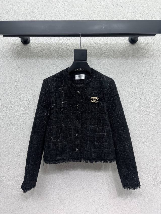 Chanel style woolen coat. I fell in love with the classic coat at first sight.