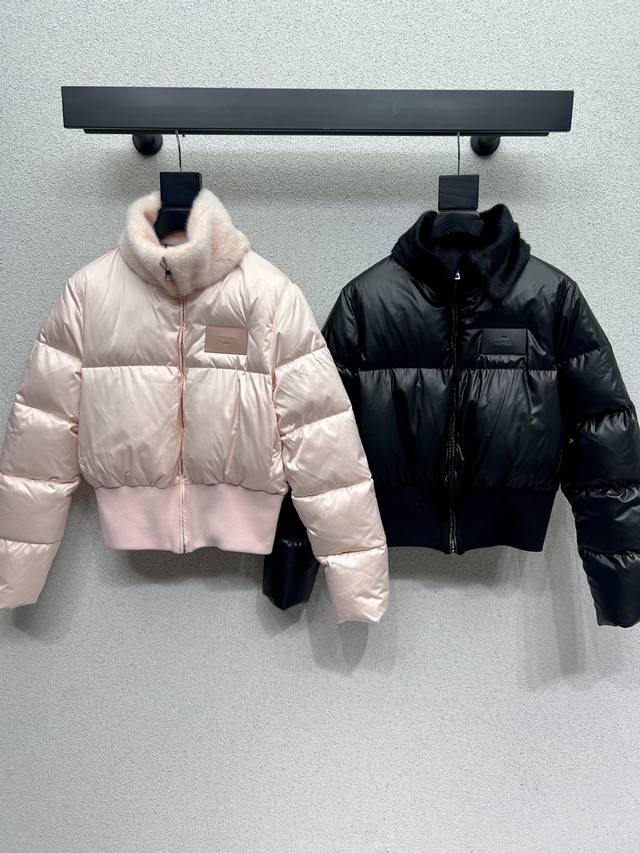 Fd down jacket with goose down collar is made of mink to maximize the overall wa