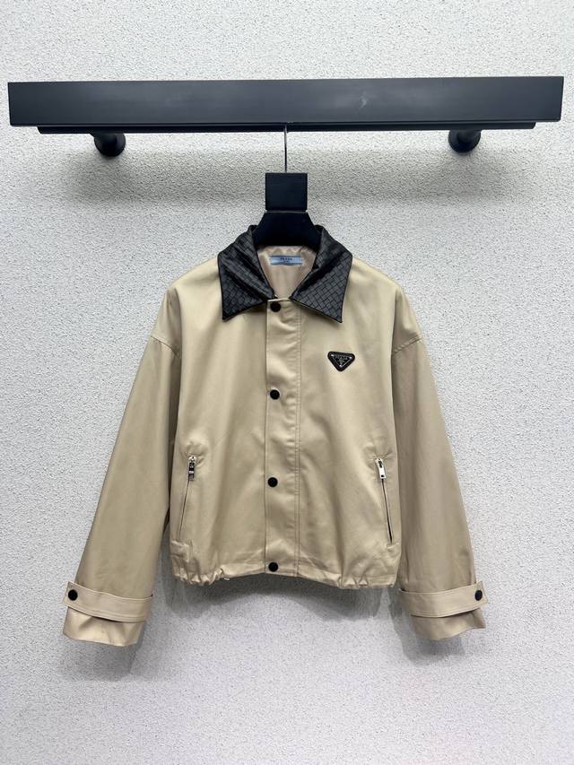 p leather collar khaki jacket makes everyone look super young and fashionable. M