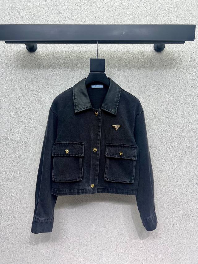 p's leather collar denim jacket makes anyone look super young and fashionable. M