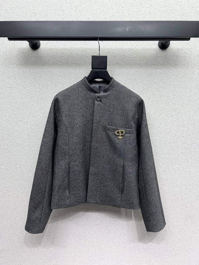 D grey suit jacket with brooch, elegant and versatile, sweet and age-reducing, h