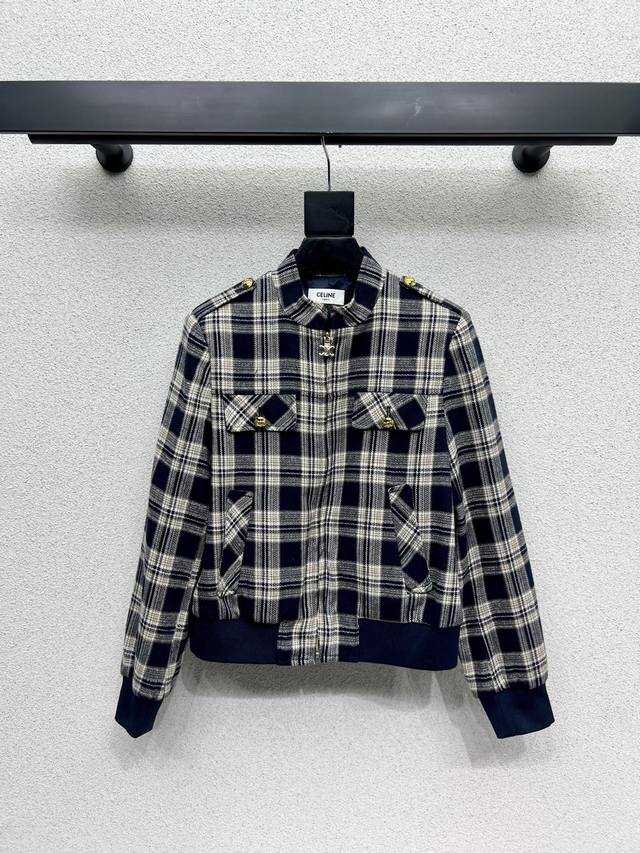 Ce* This plaid jacket is classic and stylish, with a natural aura. The fabric is