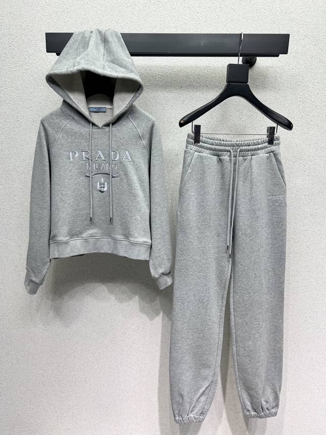 p's embroidered letter sweatshirt suit is versatile and suitable for everyone. S