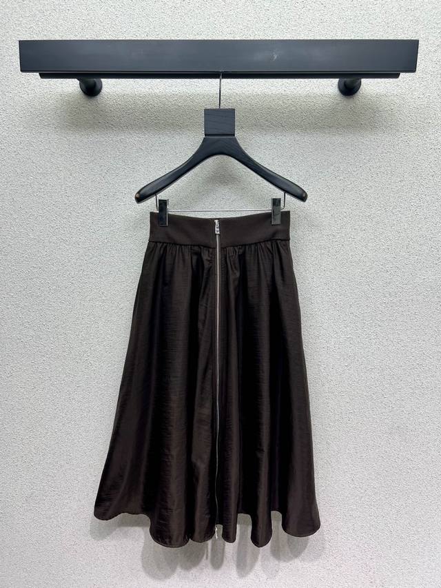 p's nylon hooded jacket and skirt are available separately! The design is elegan