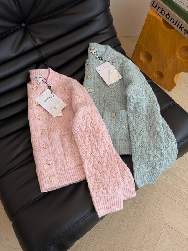 25 Autumn/Winter Double C Flower Button Decorated Wool Cardigan. Super soft pink
