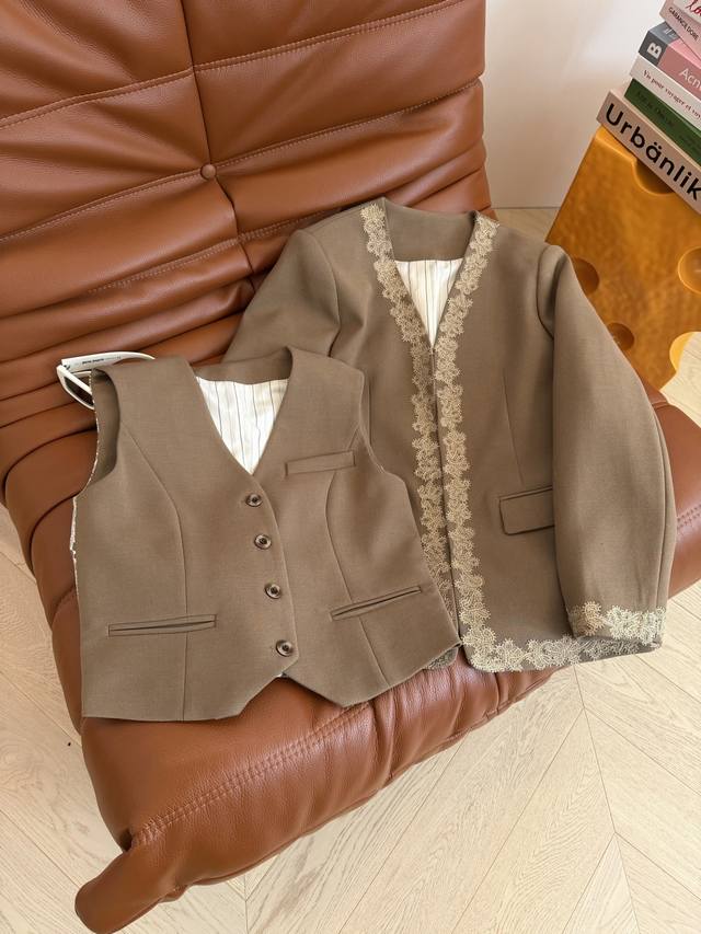 High-end commuter 25 Autumn and winter heavy lace splicing design suit two-piec