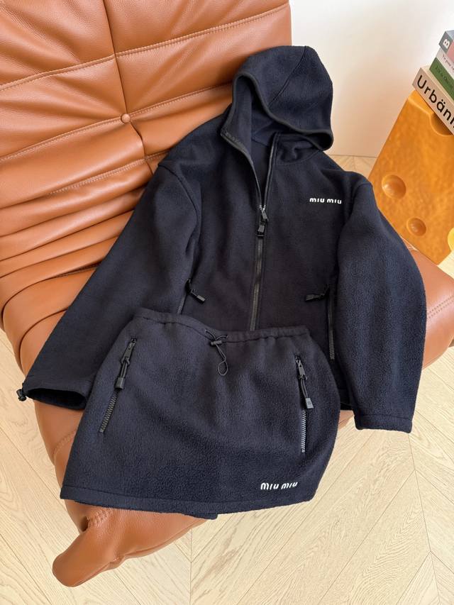 25 Fw series navy blue polar fleece set. Polar fleece is indispensable in winter