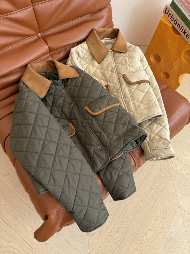 A must-have winter jacket. 25 autumn/winter contrasting suede lapel jacket. A mu