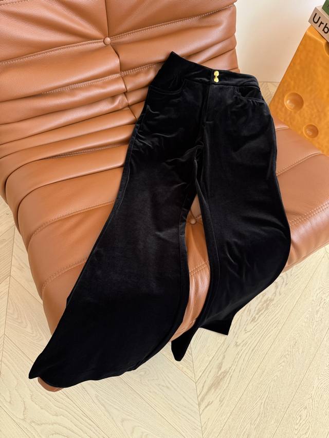 Slightly flared pants are perfect for making your legs look longer. 25 Autumn/Wi