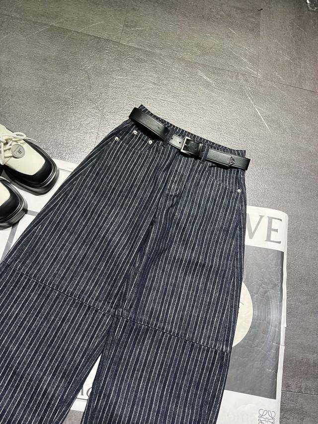 Designer modified retro striped jeans are shipped, old money style hits casual,