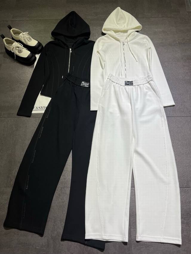 set of popular sports and leisure suits are shipped, the upper body is super sl