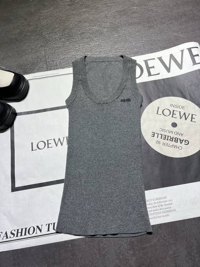 Miumi* 25Fw Early Fall's new versatile logo-embroidered sleeveless knitted vest