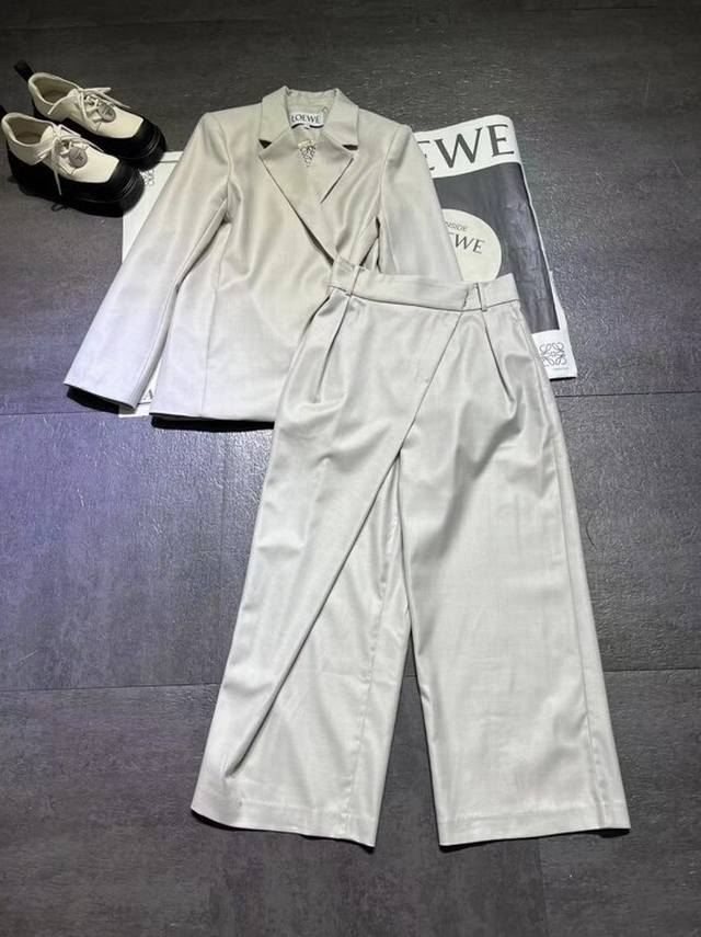 Loew*Loewe wool suit and asymmetrical pants are shipped as a set. The original d