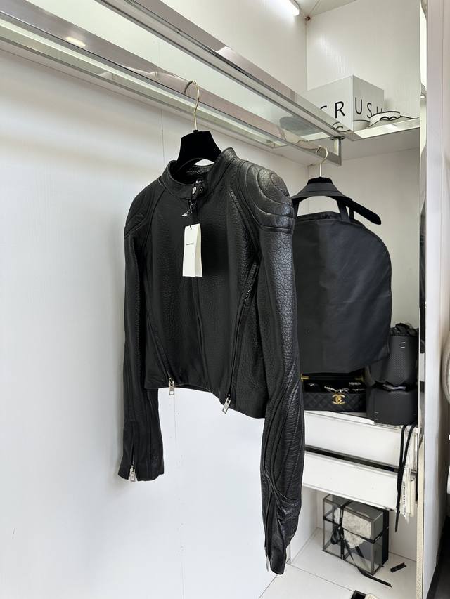 25 F Early autumn and winter retro motorcycle short jacket. Made of 100% sheepsk