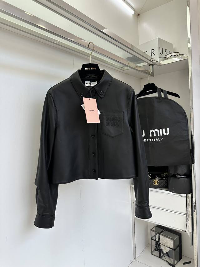 25 Af Miao's latest early autumn product, a small lapel leather jacket. Imported