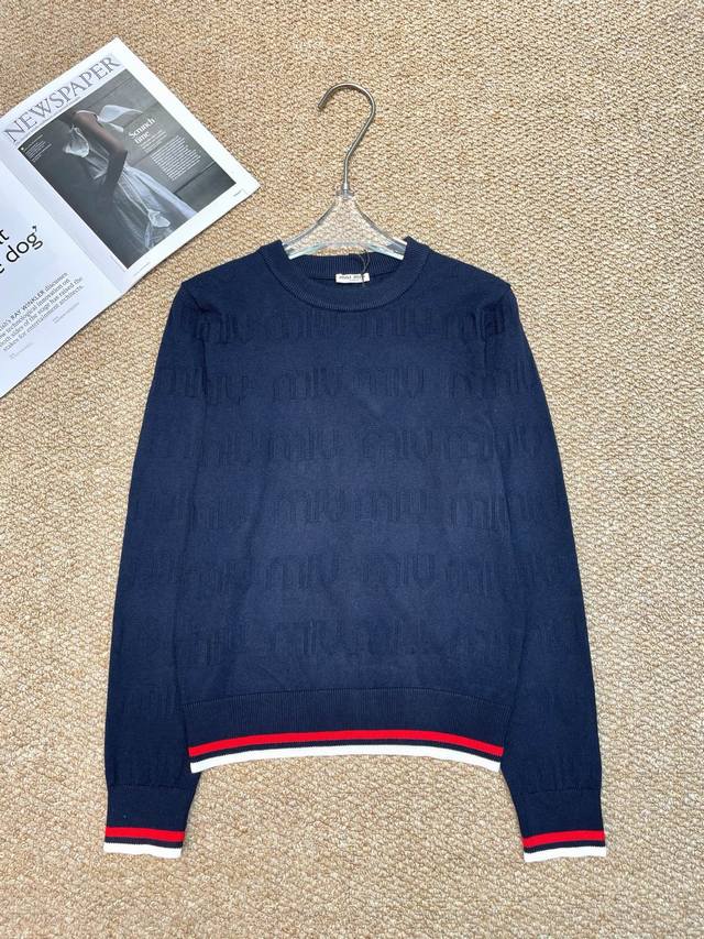 Miumiu's new sweater, gentle apricot color with a soft light filter, loose versi
