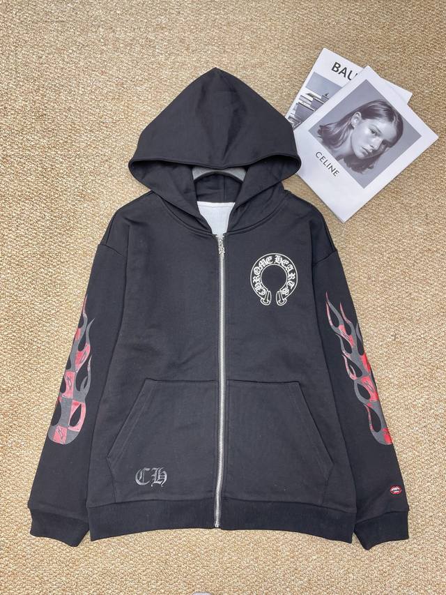 Crosin's new jacket, made of windproof and wrinkle-resistant fabric, has a cris
