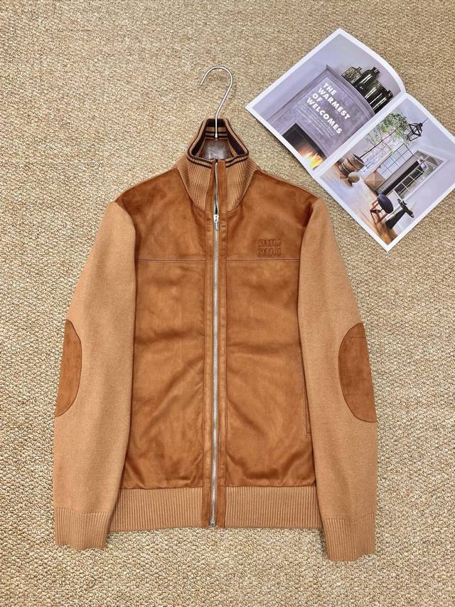 Miumiu's new jacket, this work jacket is amazing! The multi-pocket design is pra