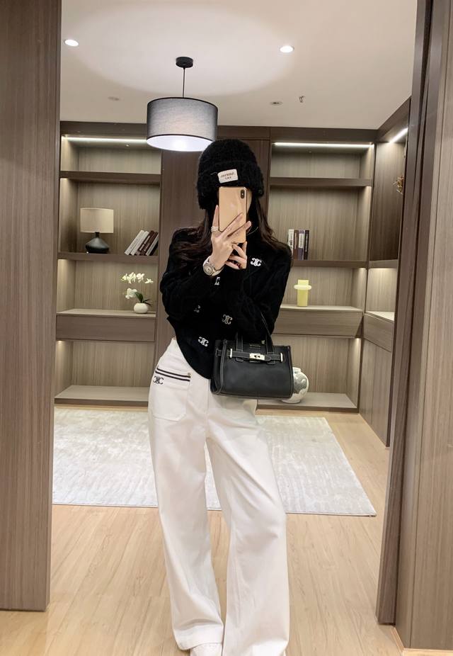 Celin* Early Autumn New Embroidered Arc de Triomphe Polo Neck Knitted Sweater