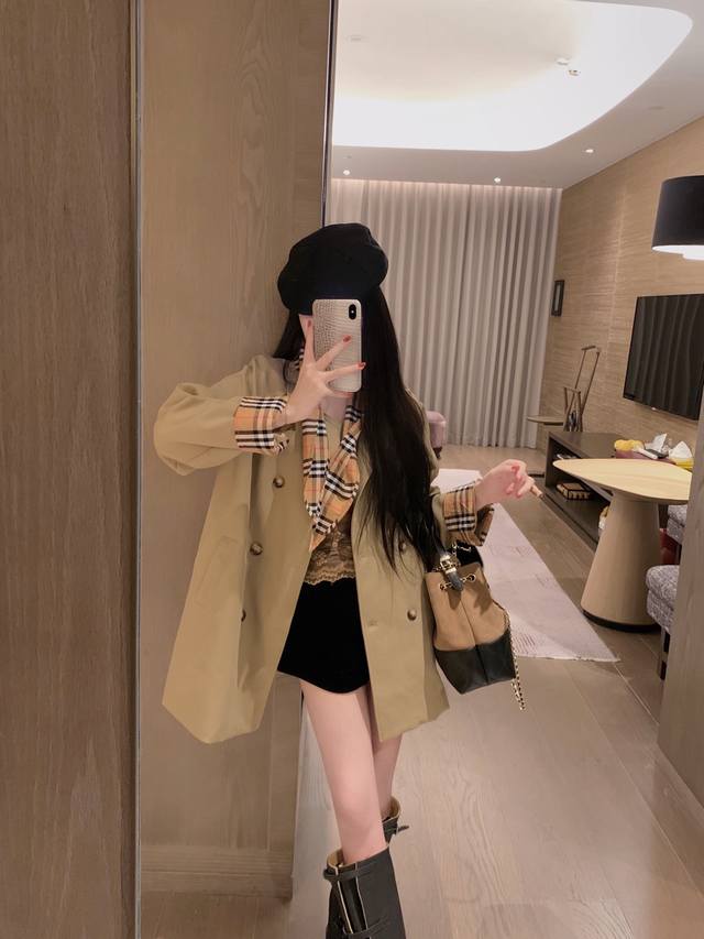 Burberr* Early Autumn New Exquisite Embroidery Windbreaker Jacket Cuffs Splicing