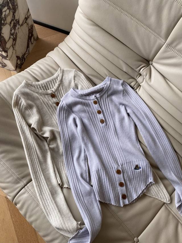 25pf Autumn/Winter Saturn Knit Pullover Made of wool fabric with a delicate and