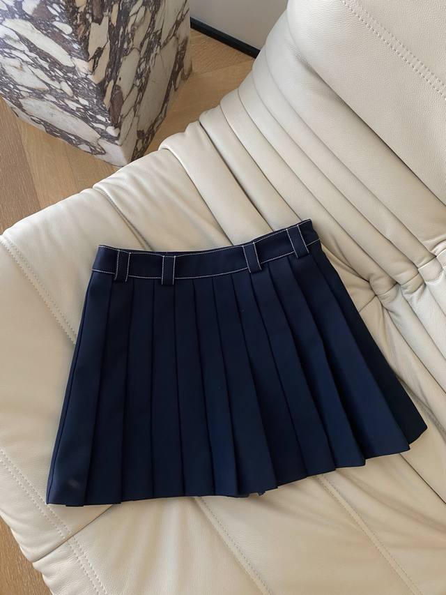 225pf Autumn and Winter Navy Blue Wool Pleated Mini Skirt Fabric is made of wool