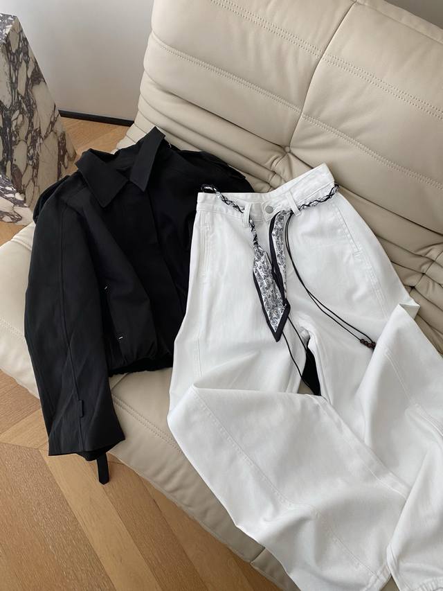 25pf This new autumn/winter silhouette short trench coat breaks the mold with a