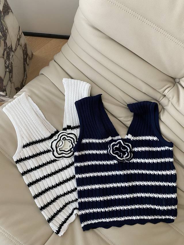 25Ss Spring and summer striped corsage knitted vest with exquisite flowers on th