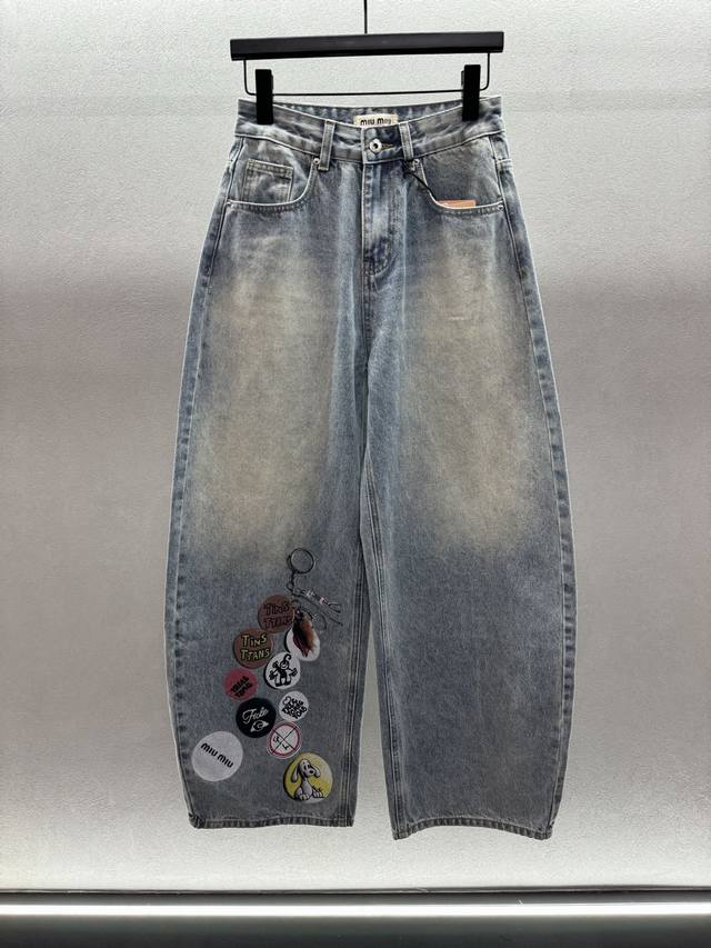 2025 Autumn And Winter ! Miu keychain scimitar pants, made of denim and cotton,