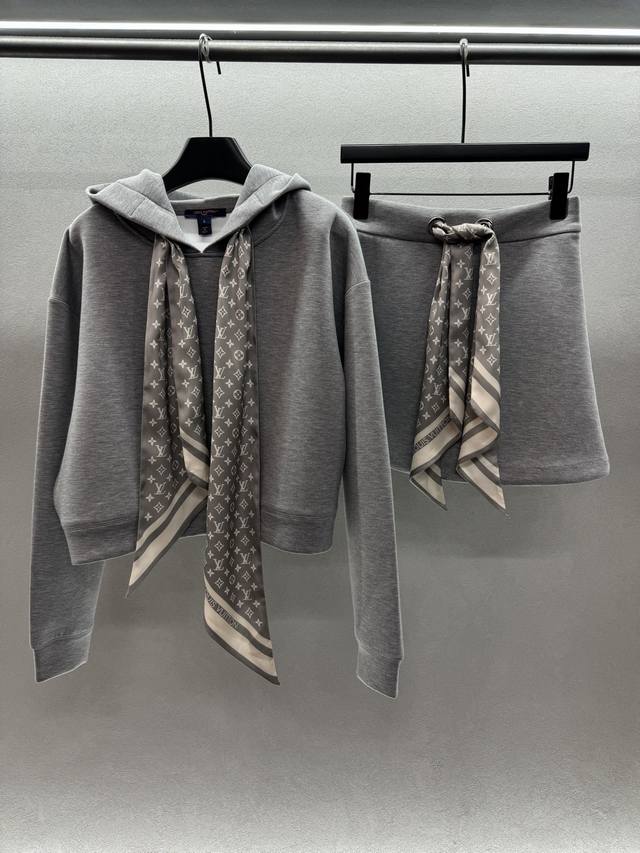2025 Autumn And Winter Sweatshirt SkirtThe fabric is comfortable and soft, and t