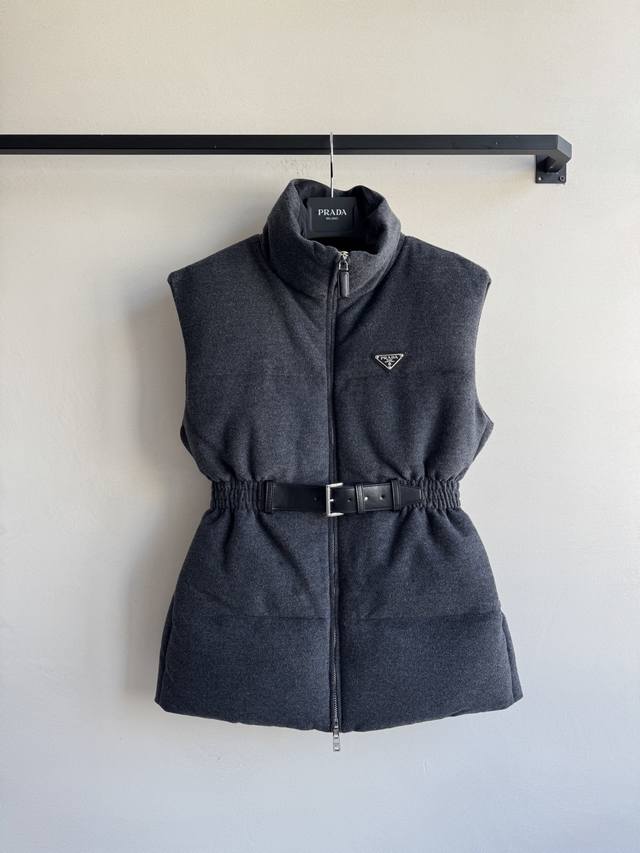 prad* *A new mid-length, waist-hugging down jacket with duck down lining, stand-