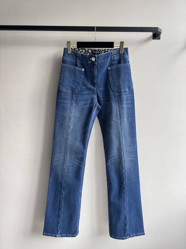 Chane* 25B Fall/Winter New Jeans Chanel 25B Fall/Winter Retro Jeans A very versa
