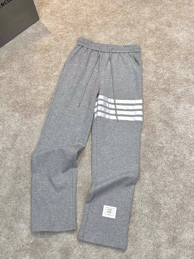 Pants, tops. The latest Tb* pants series features a simple yet sophisticated des