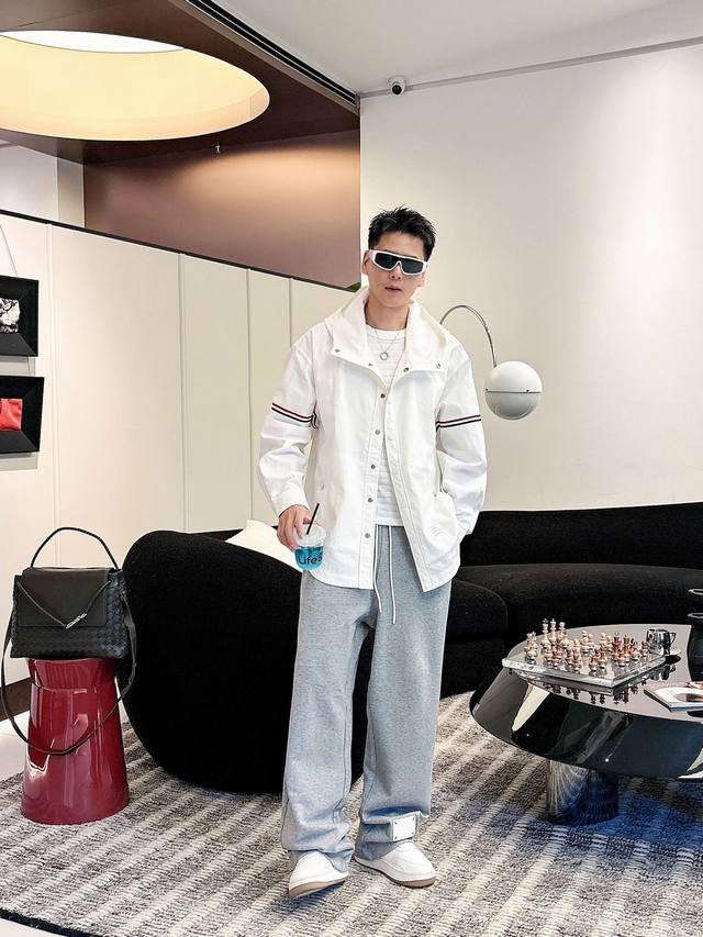 Jacket and pants. A must-have men's jacket, similar to the latest men's hat styl