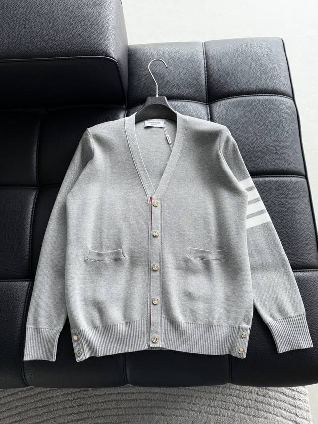 Th. Omb, Row*E Tom*Lang new unisex knitted cardigan, this year's newest item fro