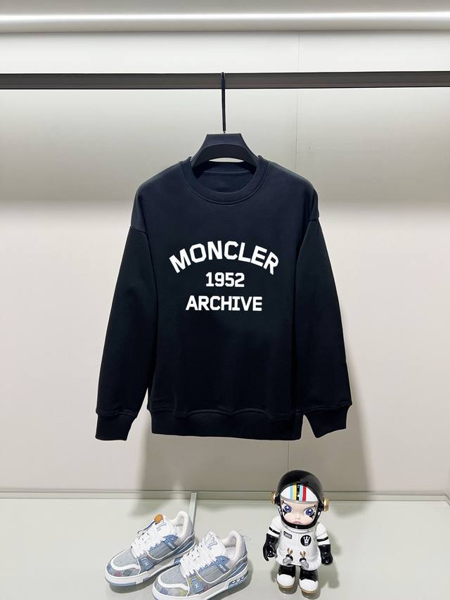 Moncler, 2025 Autumn/Winter New Crew Neck Long Sleeve Sweatshirt. Features a pre