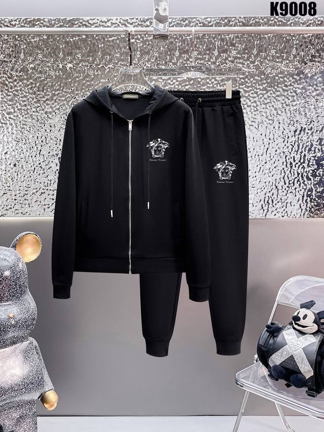 Versace's hottest oversized cardigan and sweatshirt set is here! This 2025 newes