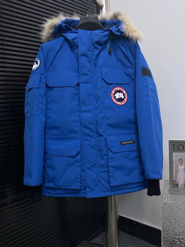 Top-tier imported version, sky blue wolf fur optional. Canada Goose 2008 new sty