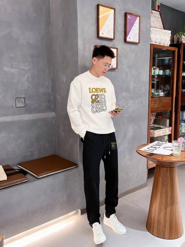 Loewe's hottest plus-size sweatshirt set is here! Focusing on official website o