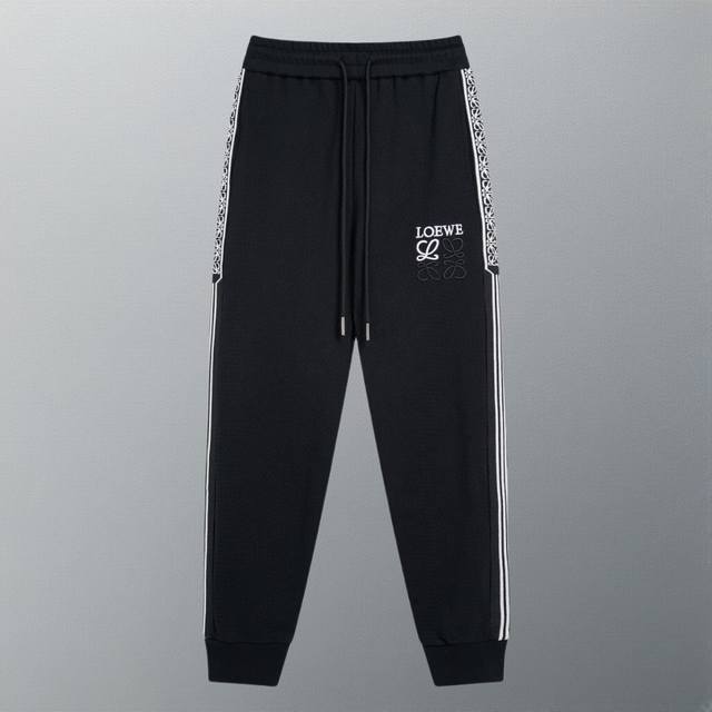 High-quality Givenchy color-blocked 3D embroidery with logo and webbing design,