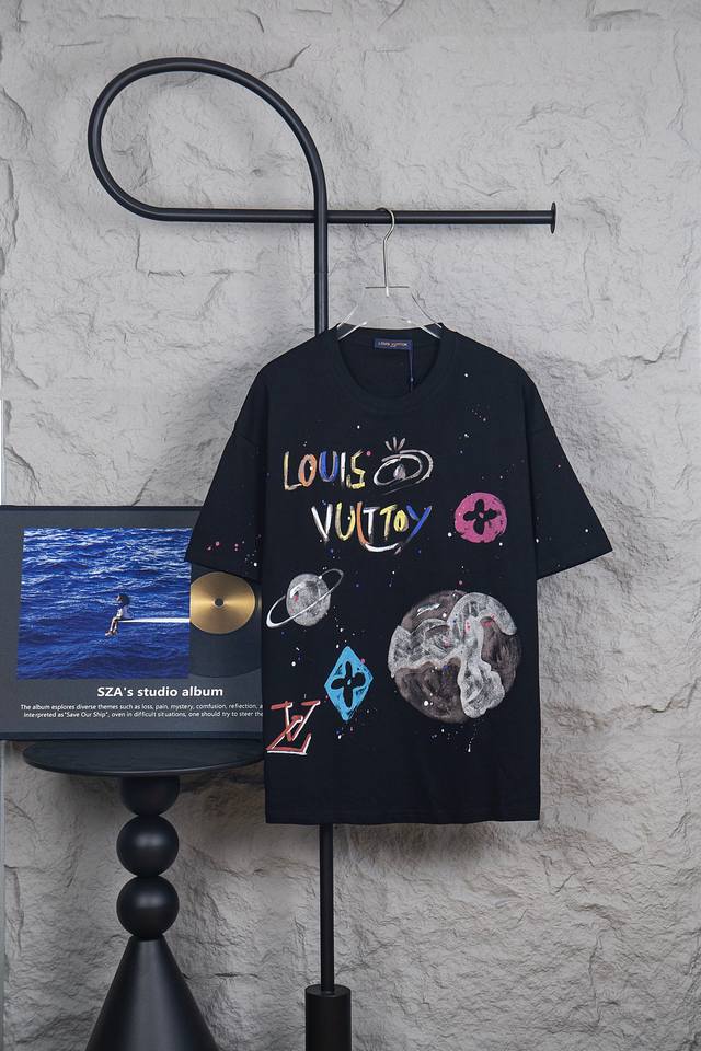 Style No.: M162 Louis Vuitton 2025 New Cosmic Graffiti Paint Splatter Print Shor
