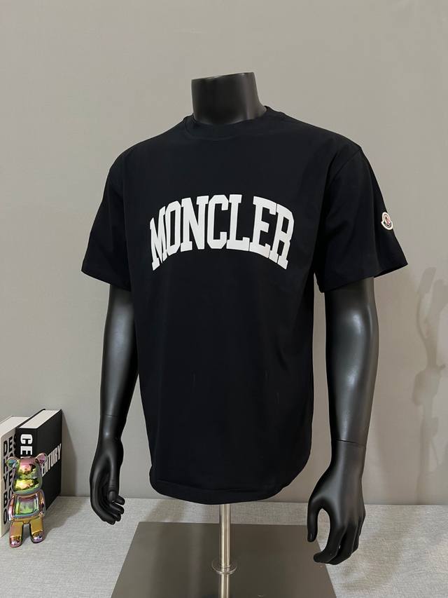 Moncler new arrival, official and retail synchronized; 2025Ss flocked large lett