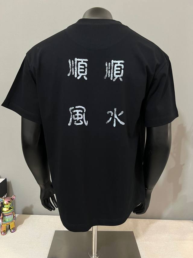 Arc'teryx New Arrival: A round-neck short-sleeved T-shirt with a distressed Chin