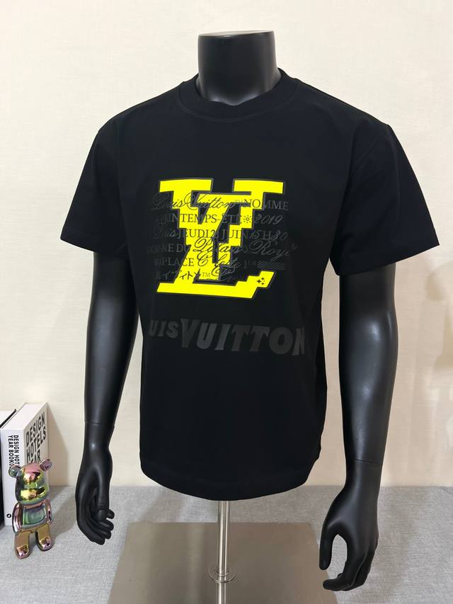 Louis Vuitton LV 25Ss New Plastic Artistic Letter Print Short-Sleeve T-Shirt, ma